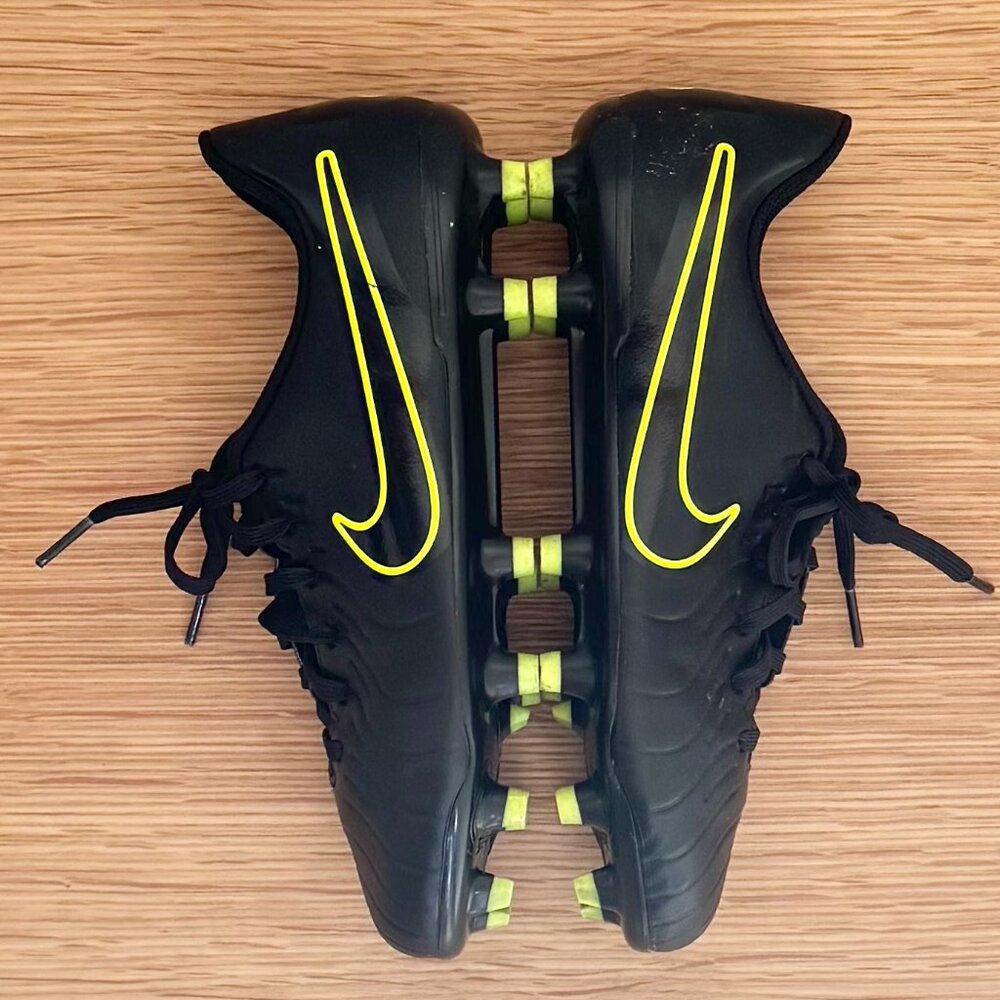 NIKE JR TIEMPO LEGEND 10 CLUB SOCCER CLEATS BLACK VOLT 5Y ALL GROUND KIDS YOUTH